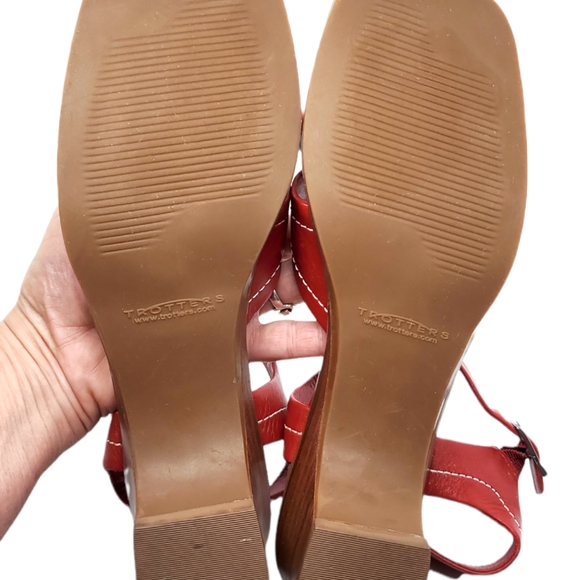 Vintage 90s Trotters Red Leather Stacked wood heel Square open Toe Sandals 7N - Picture 3 of 7